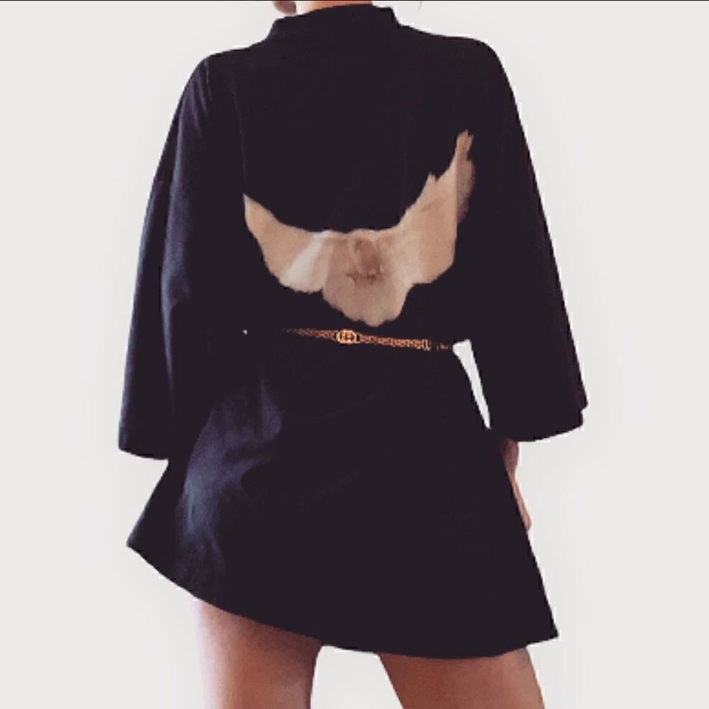 Yeezy Gap Engineered by Balenciaga Dove 3/4 Sleeve Tee
Black XS